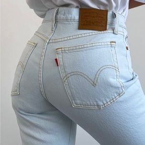 Levi’s light wash wedgie jeans!!